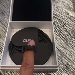 Oura Smart Ring in glossy black finish
Oura Heritage Size 9